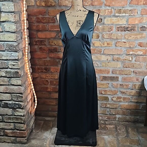 Cider Emerald green satiny maxi dress size Small - Picture 1 of 11